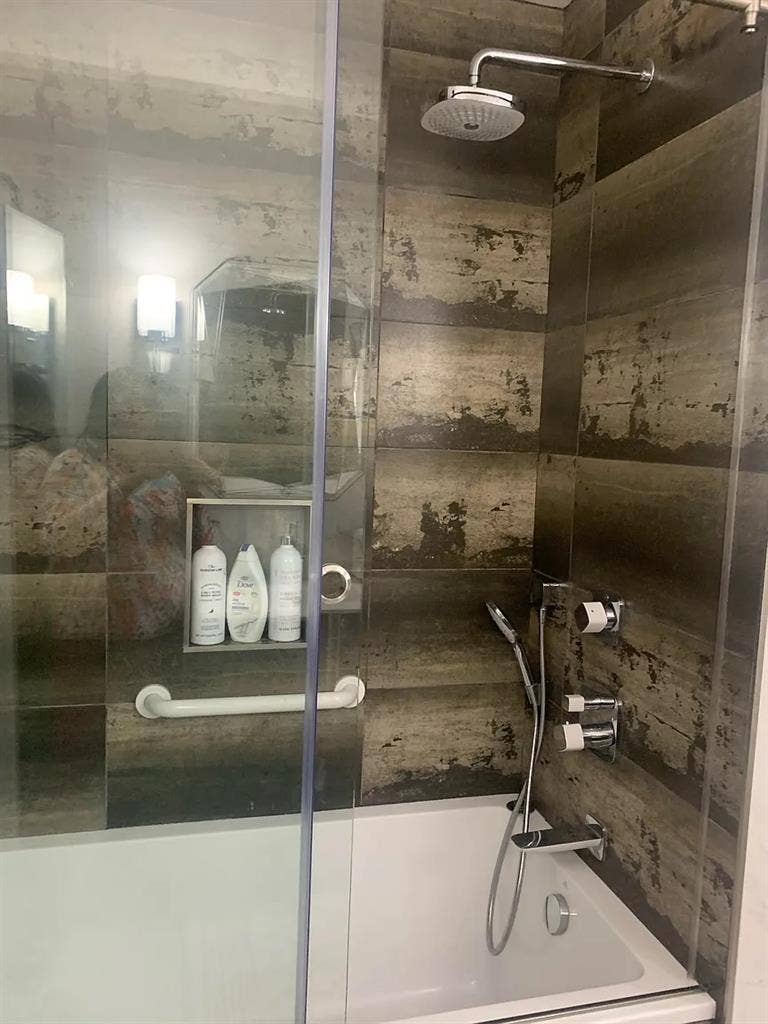 Furnished room + Kitchenette