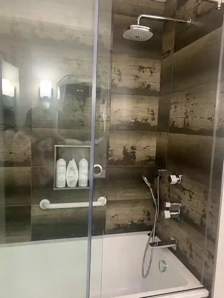 Furnished room + Kitchenette