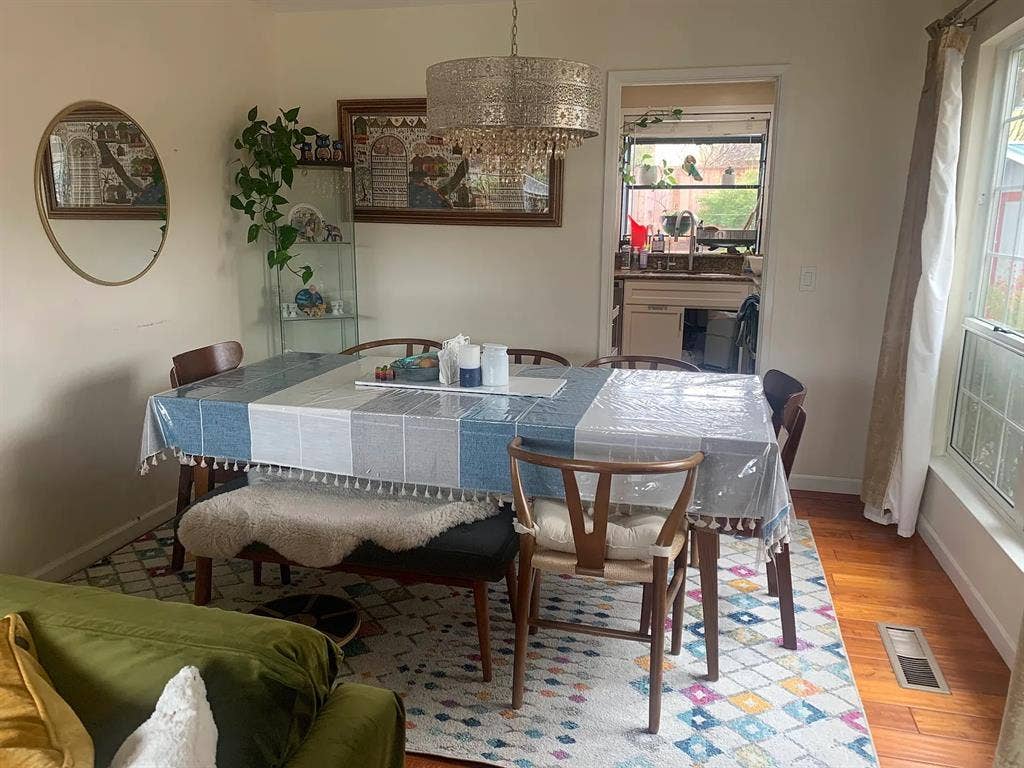 Furnished room + Kitchenette