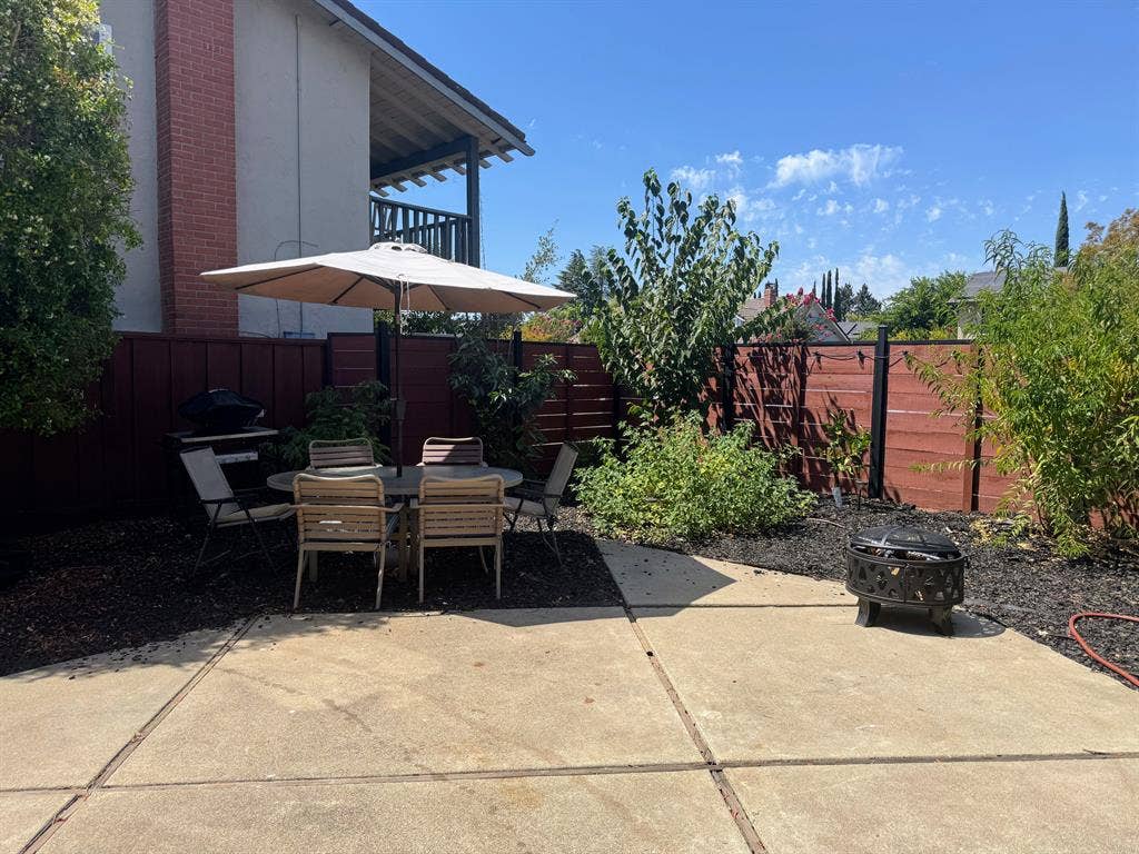 Furnished room + Kitchenette