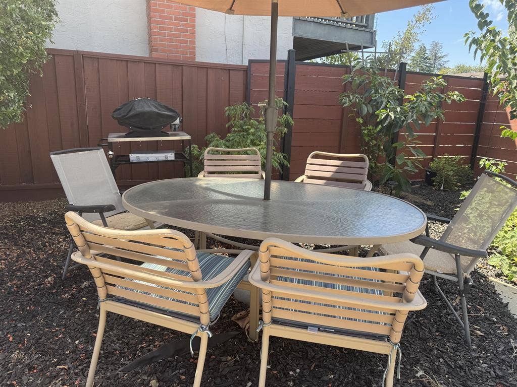 Furnished room + Kitchenette