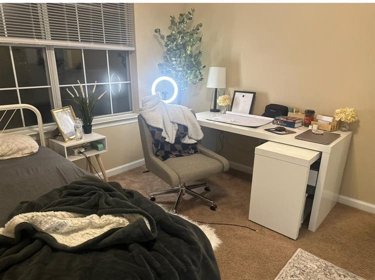 room for rent.