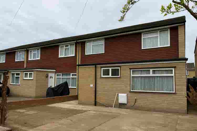 BRIGHT ENSUITE DOUBROOM AVAILABLE