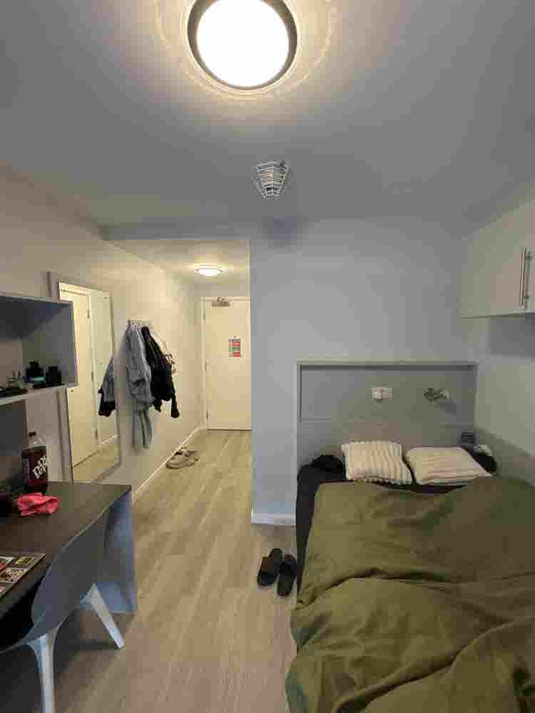 IQ City - Room