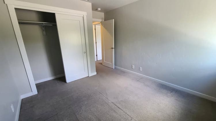 Room Near Downtown Boi & Freeway