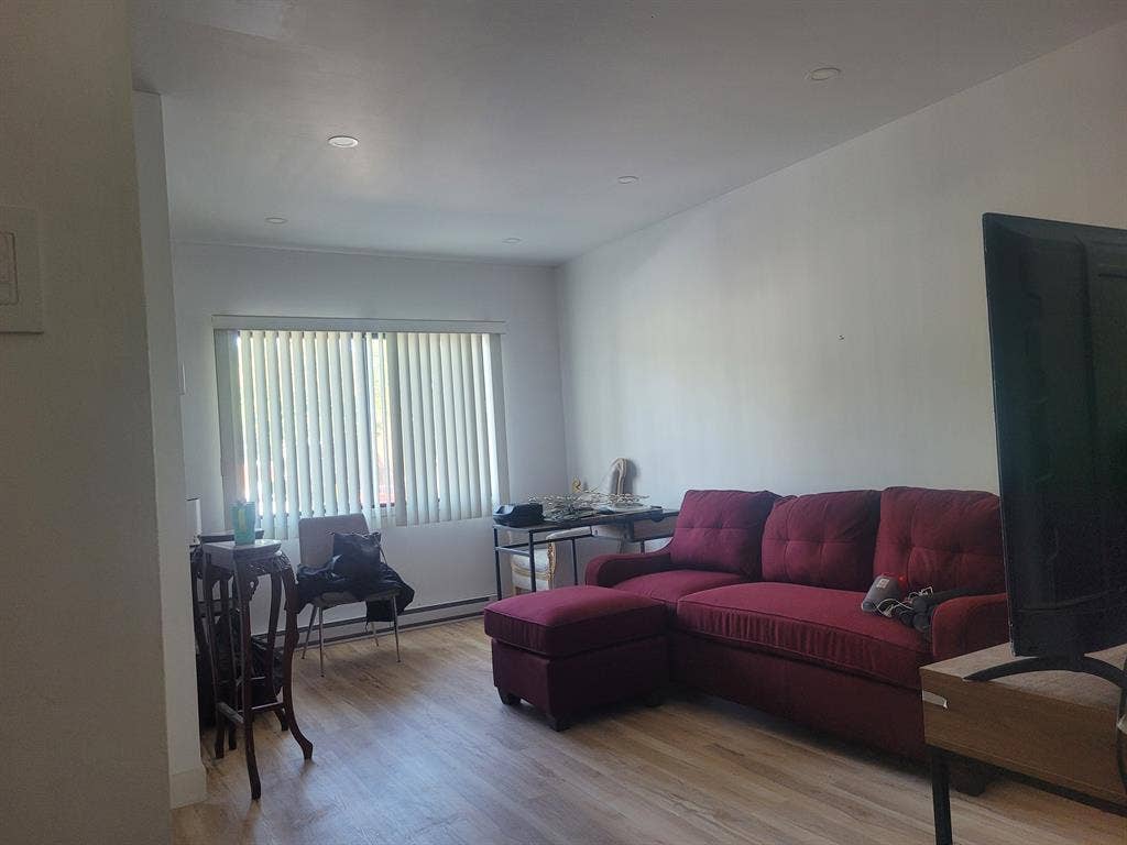 Spacious room in duplex