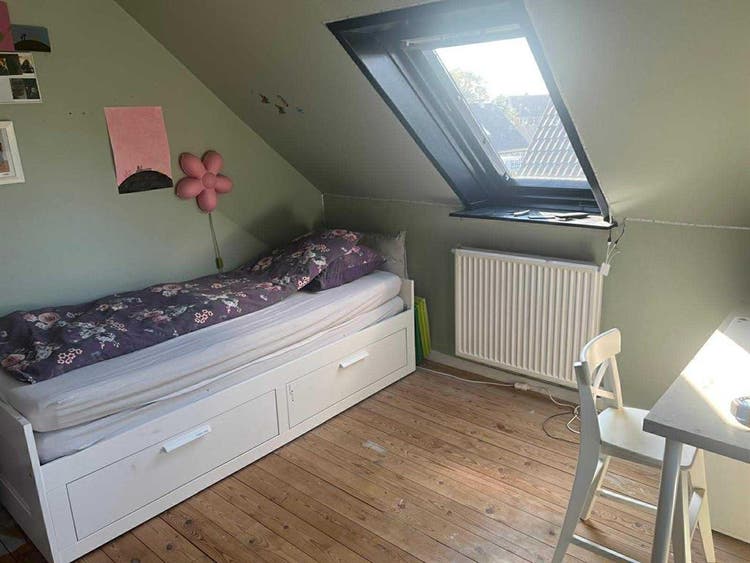 Room available for single/couple