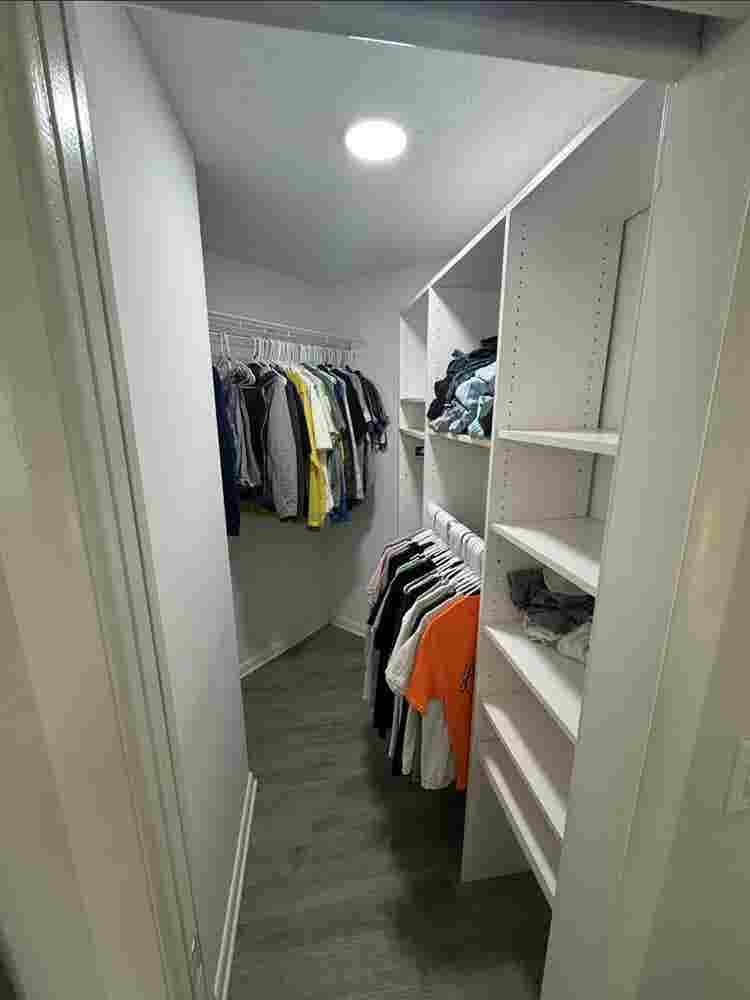Large room for rent w bathroom