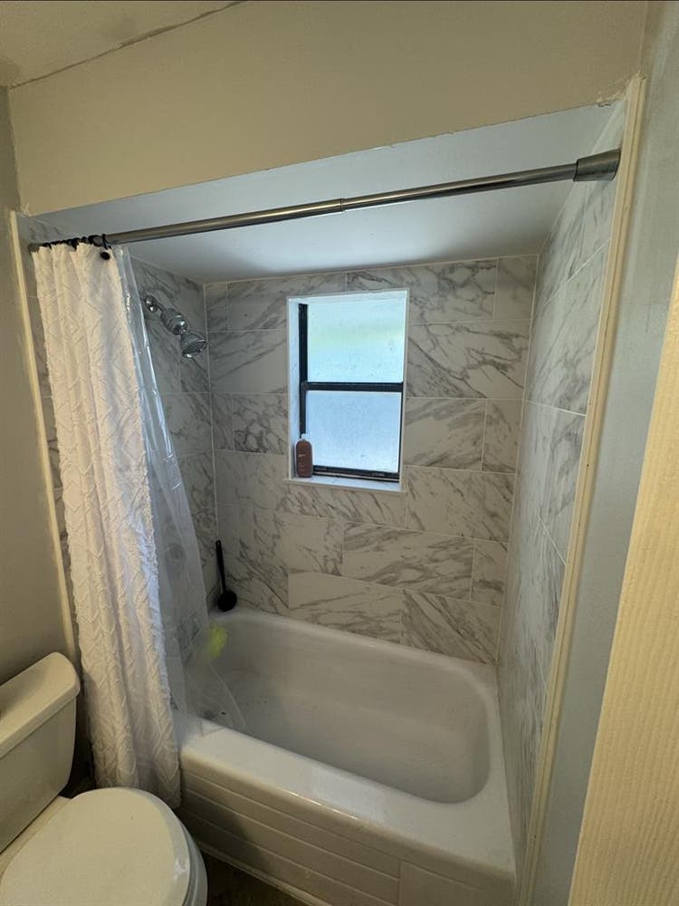 Large room for rent w bathroom