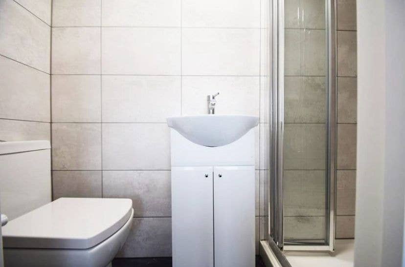 BRIGHT ENSUITE DOUBROOM AVAILABLE