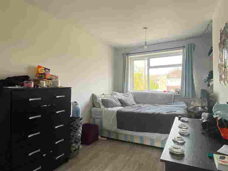 BRIGHT ENSUITE DOUBROOM AVAILABLE