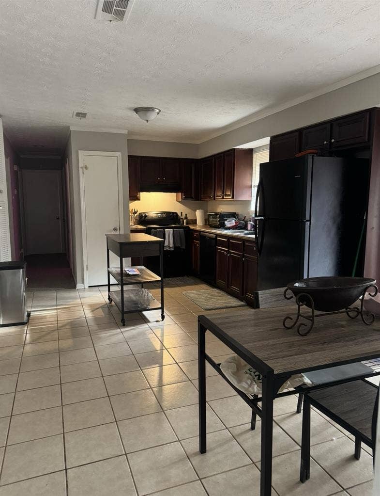 Master Bedroom For Rent