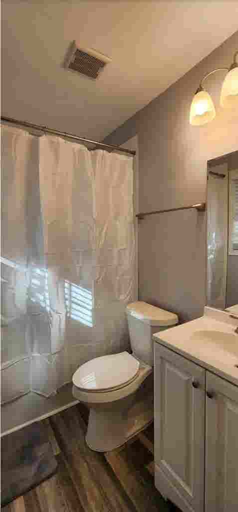 Room w/private bath In Airport Area