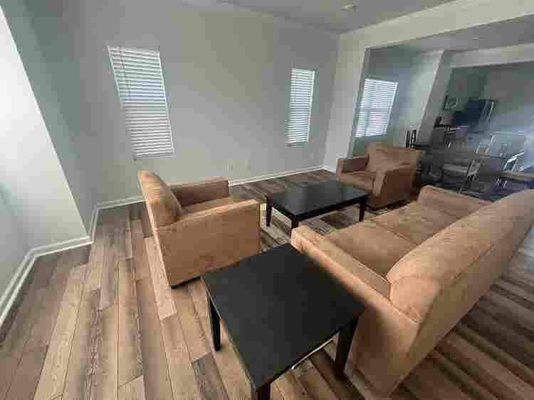 4 BR in Apex