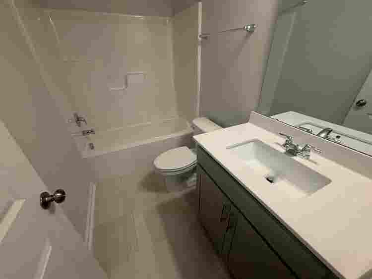 4 BR in Apex