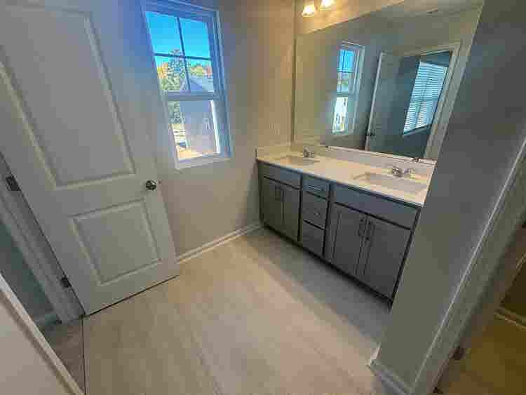 4 BR in Apex