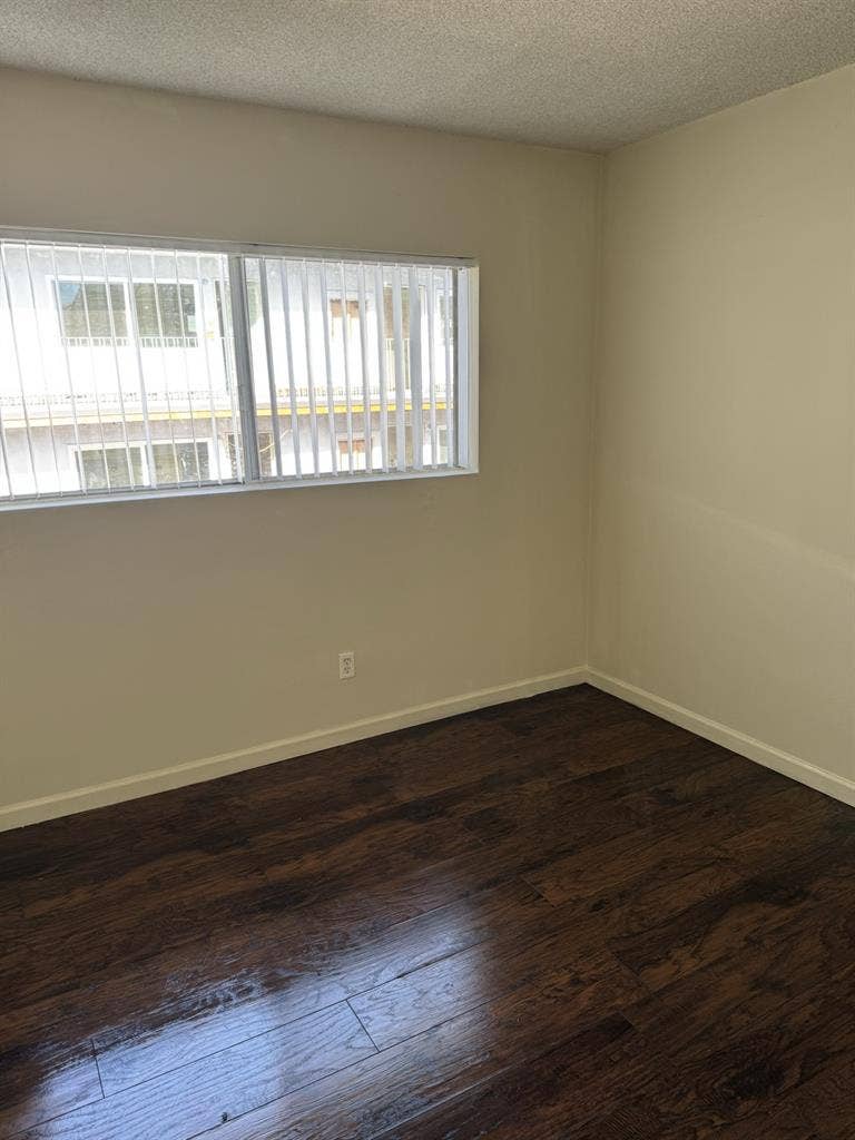 1 Private BDRM *ALL UTILITIES* HB