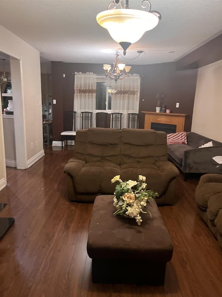 2 Bed Rooms in Toronto