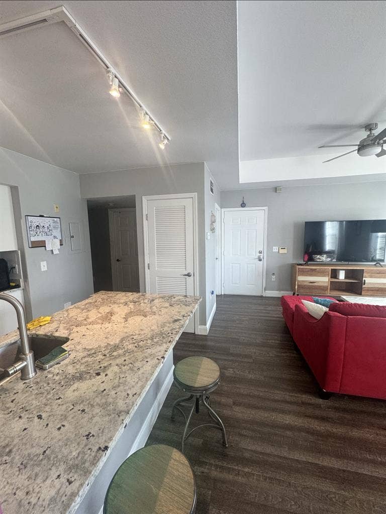 Furnitured room&private bathroom