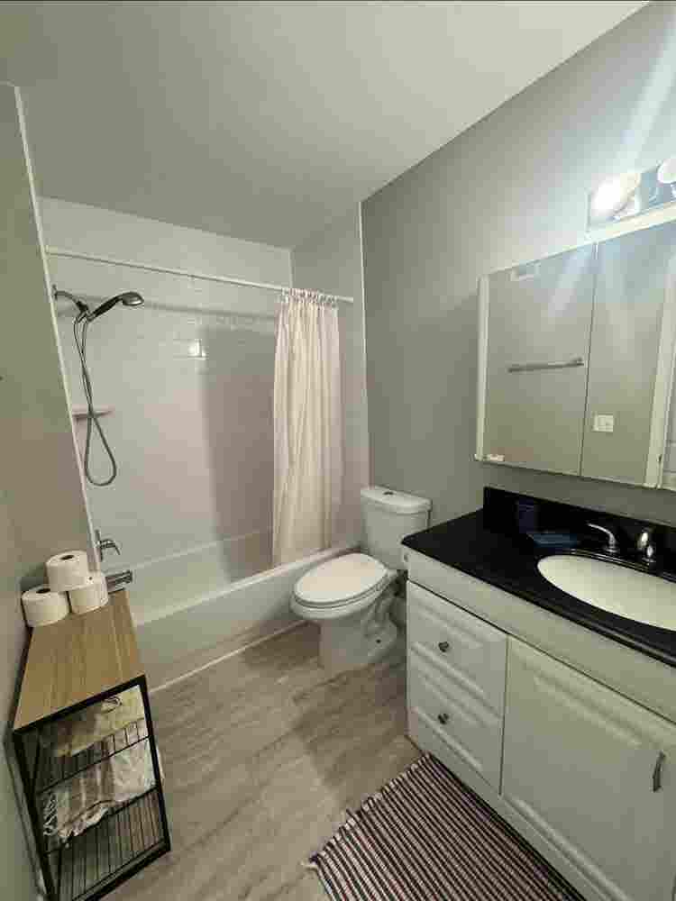 Furnitured room&private bathroom