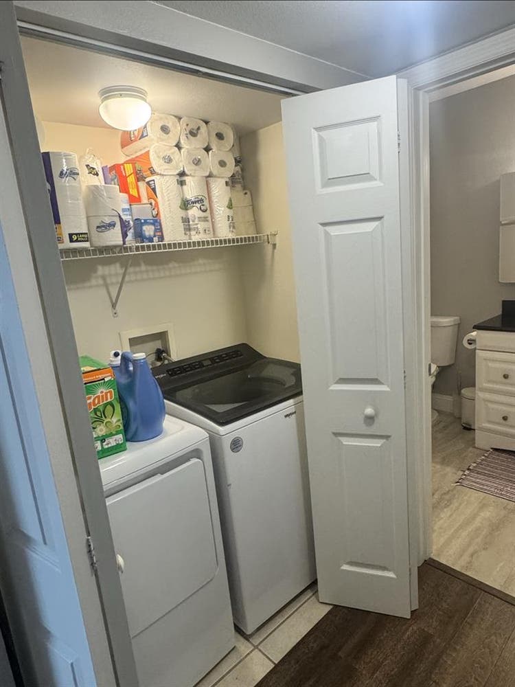 Furnitured room&private bathroom