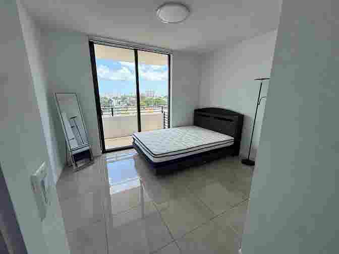 Master Bedroom w own bath DT Miami!