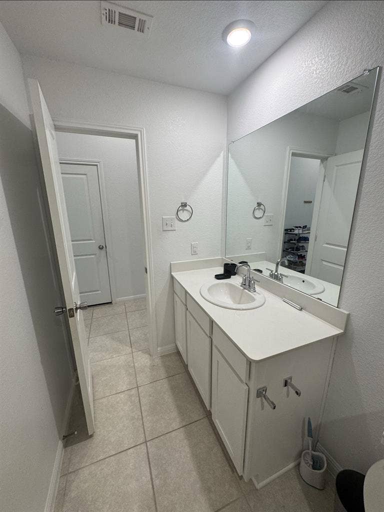 1 bedroom and 1 bathroom