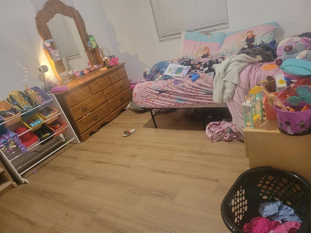 Spacious room for rent in Surprise