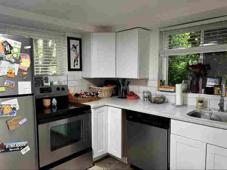 Charming Basement Unit!!