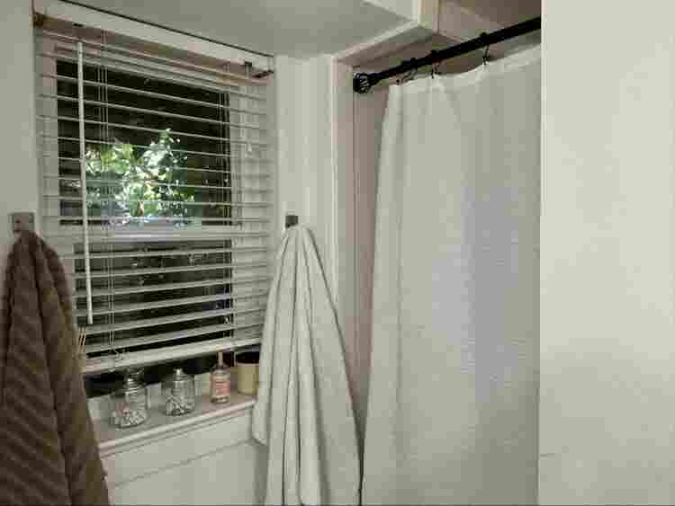 Charming Basement Unit!!