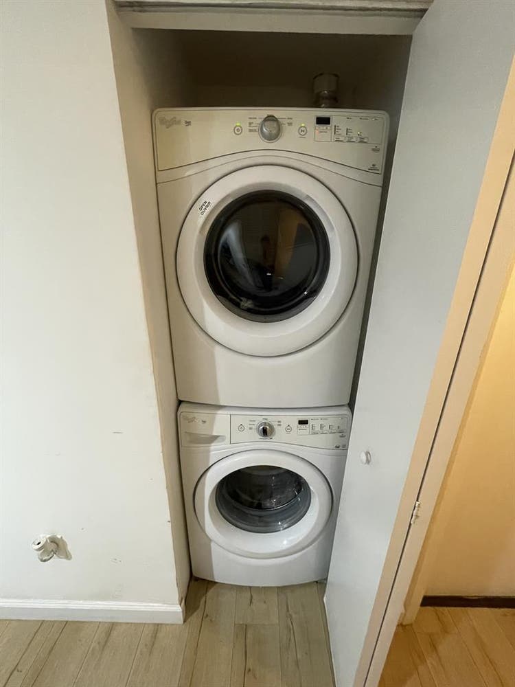 🏡 Room for Rent - Available now