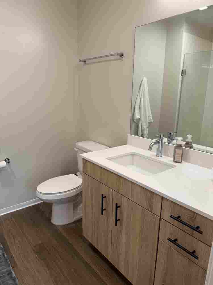 LUXURY SUBLEASE bath UMN