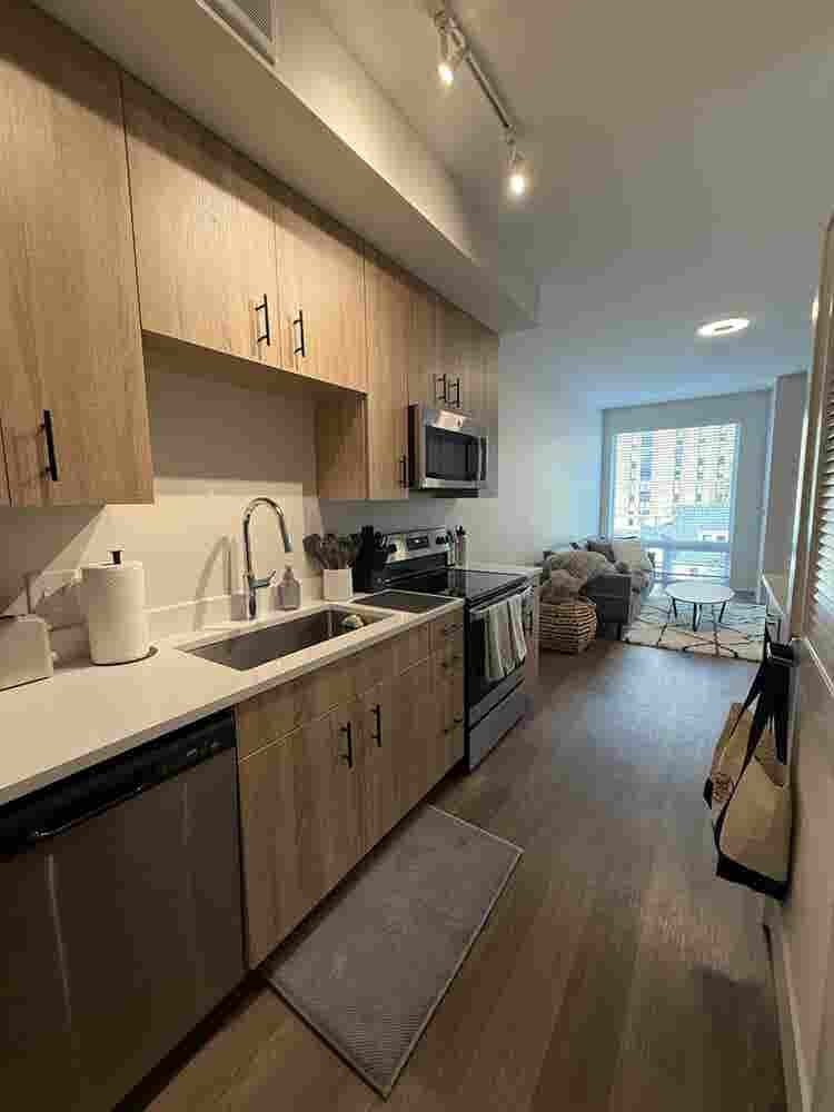 LUXURY SUBLEASE bath UMN