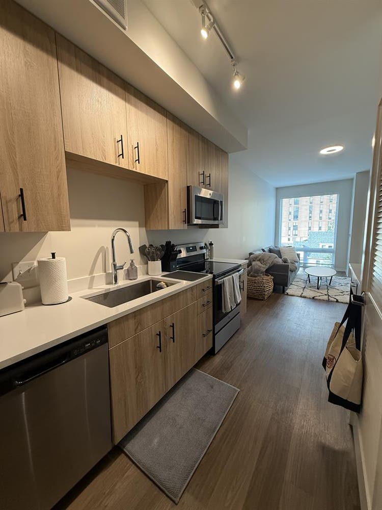 LUXURY SUBLEASE bath UMN