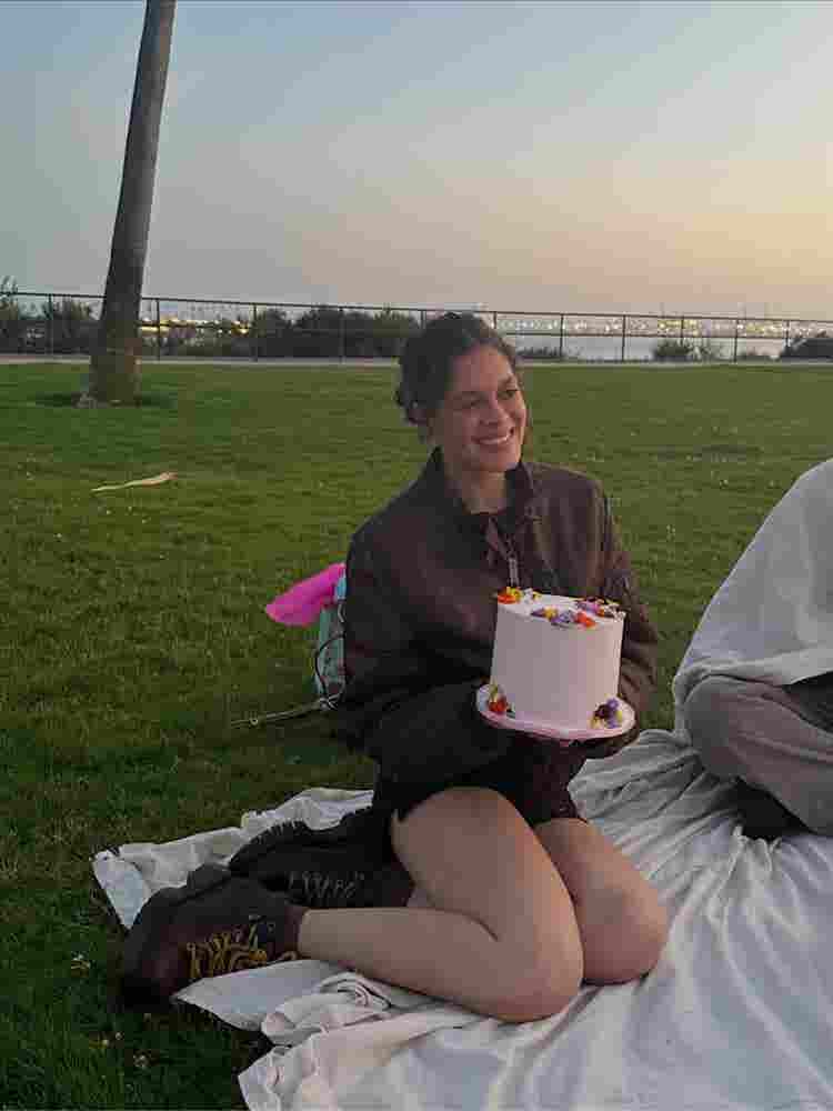 female roommate wanted