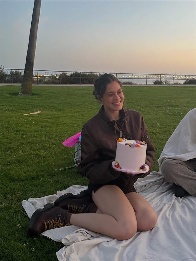 female roommate wanted