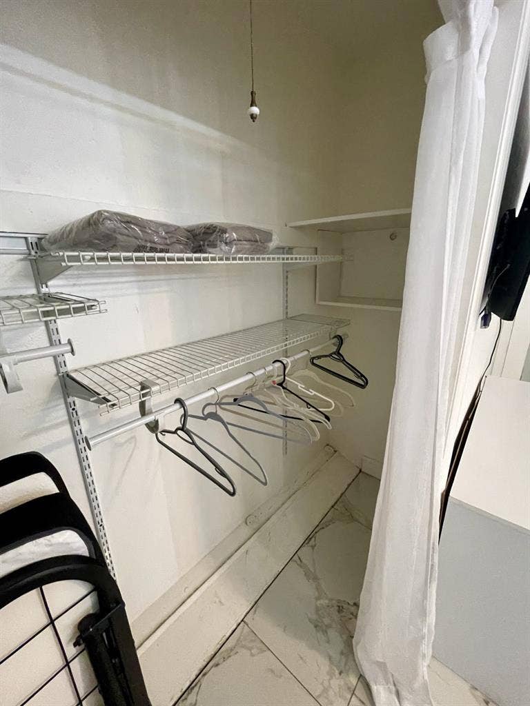 3 blocks from the beach, all incldd