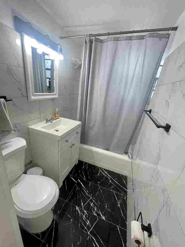 3 blocks from the beach, all incldd