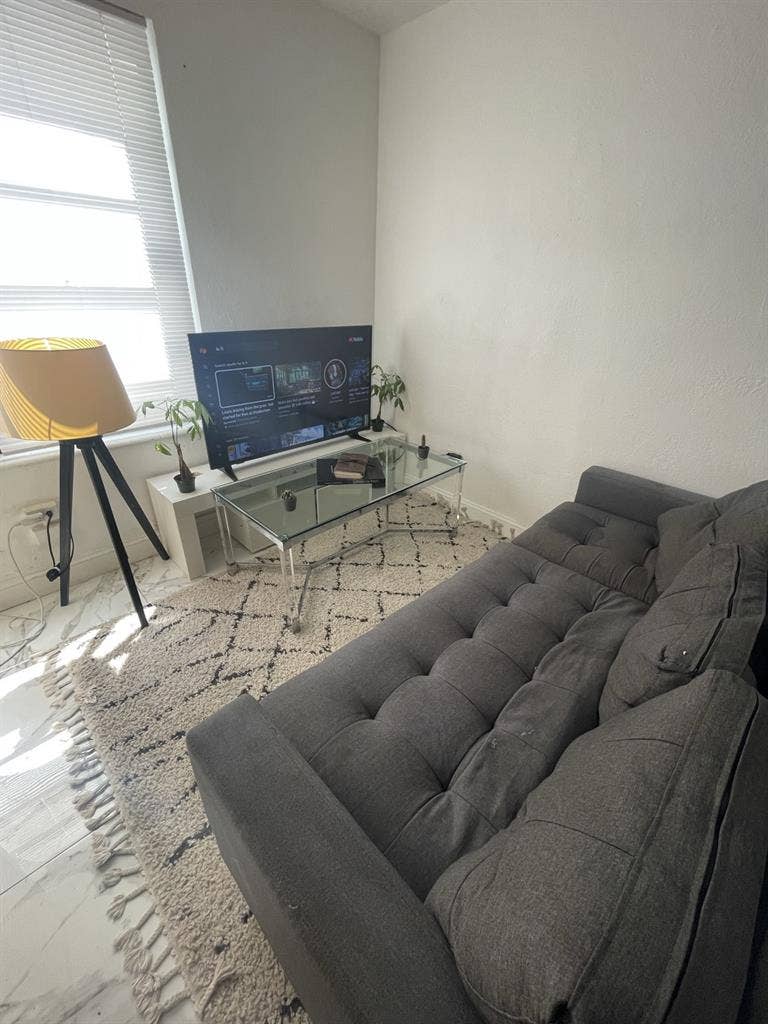 3 blocks from the beach, all incldd