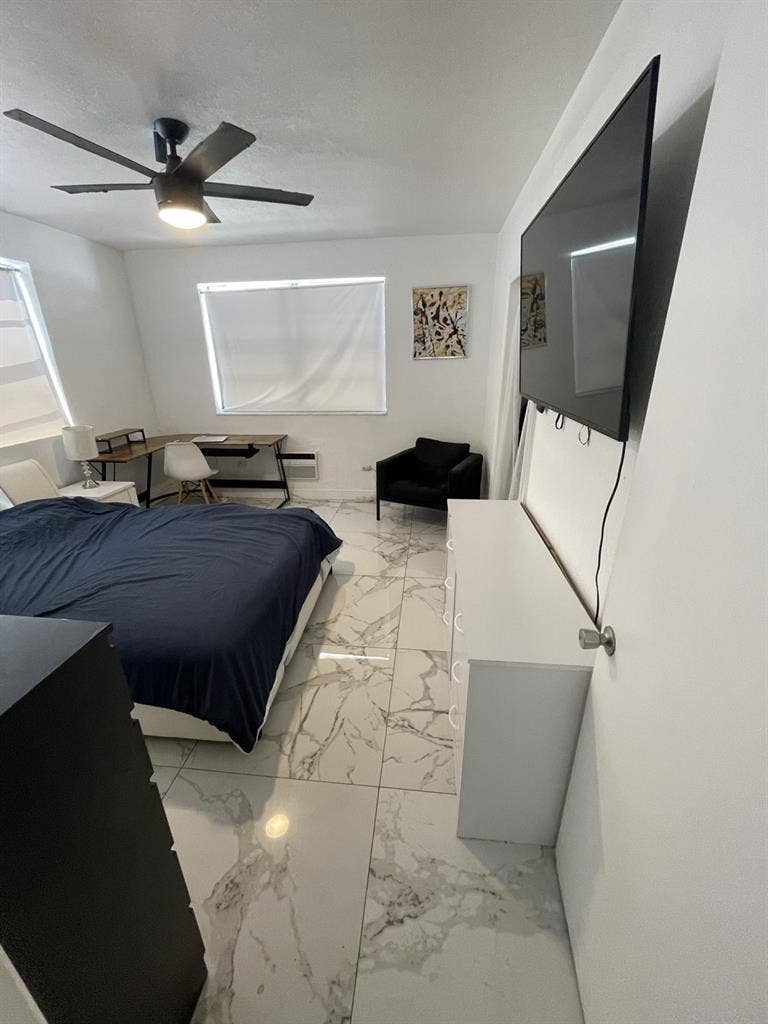 3 blocks from the beach, all incldd