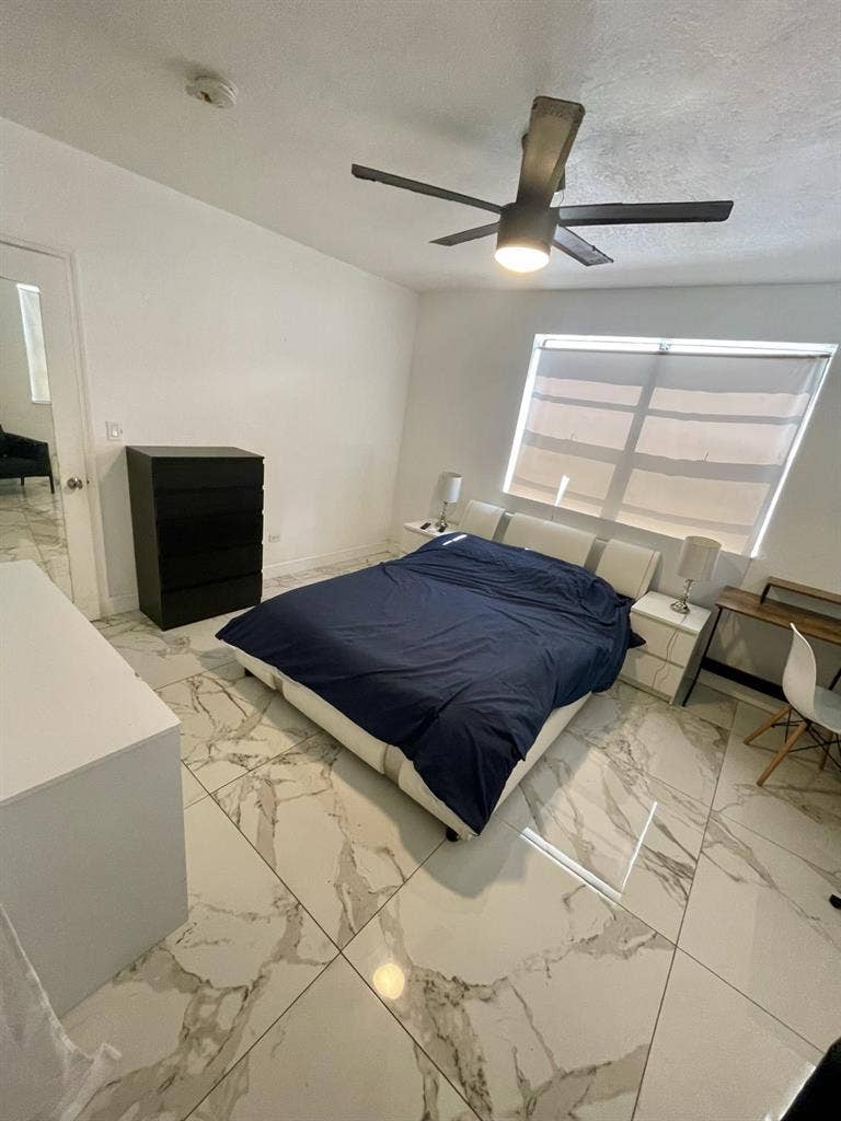 3 blocks from the beach, all incldd