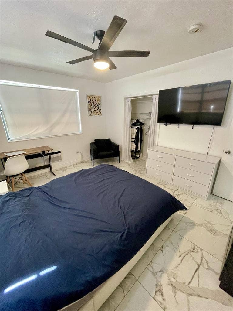 3 blocks from the beach, all incldd