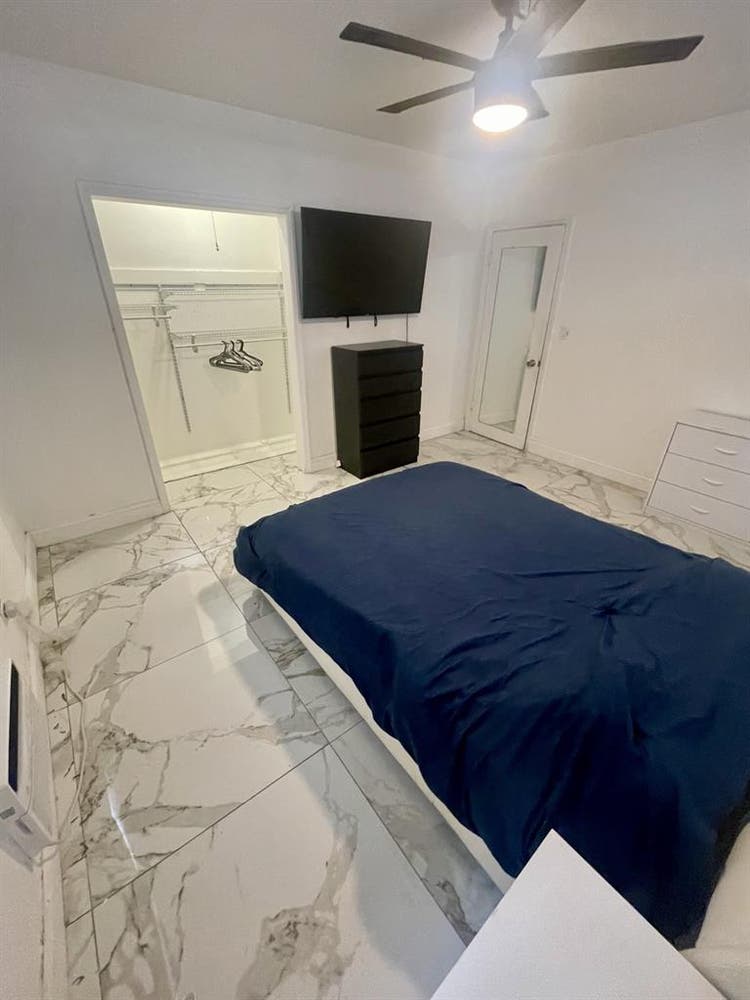 3 blocks from the beach, all incldd
