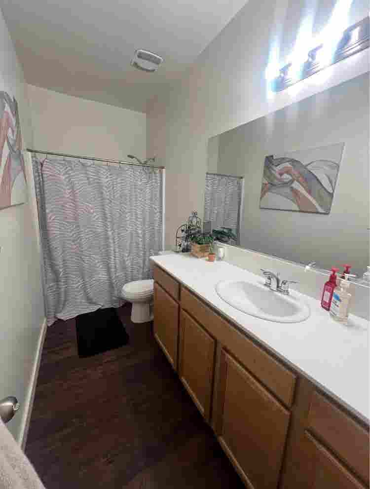 Room for rent with roommates