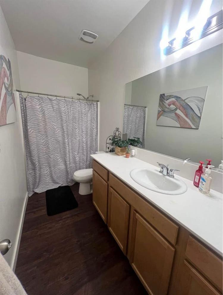 Room for rent with roommates