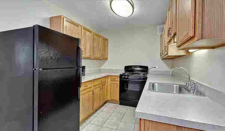 Room avail in Lombard