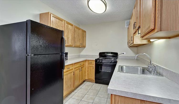 Room avail in Lombard