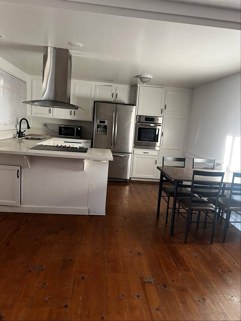Condo two bedroom and two b
athroom