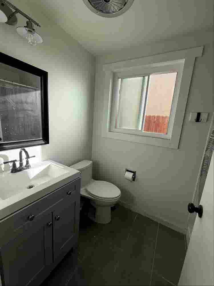 Condo two bedroom and two b
athroom