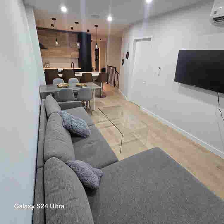1 bed available in garden apartment
